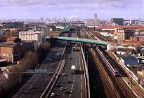 L'autoroute A 86 et le RER B.