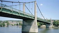 Pont suspendu reconstruit en 1956. 